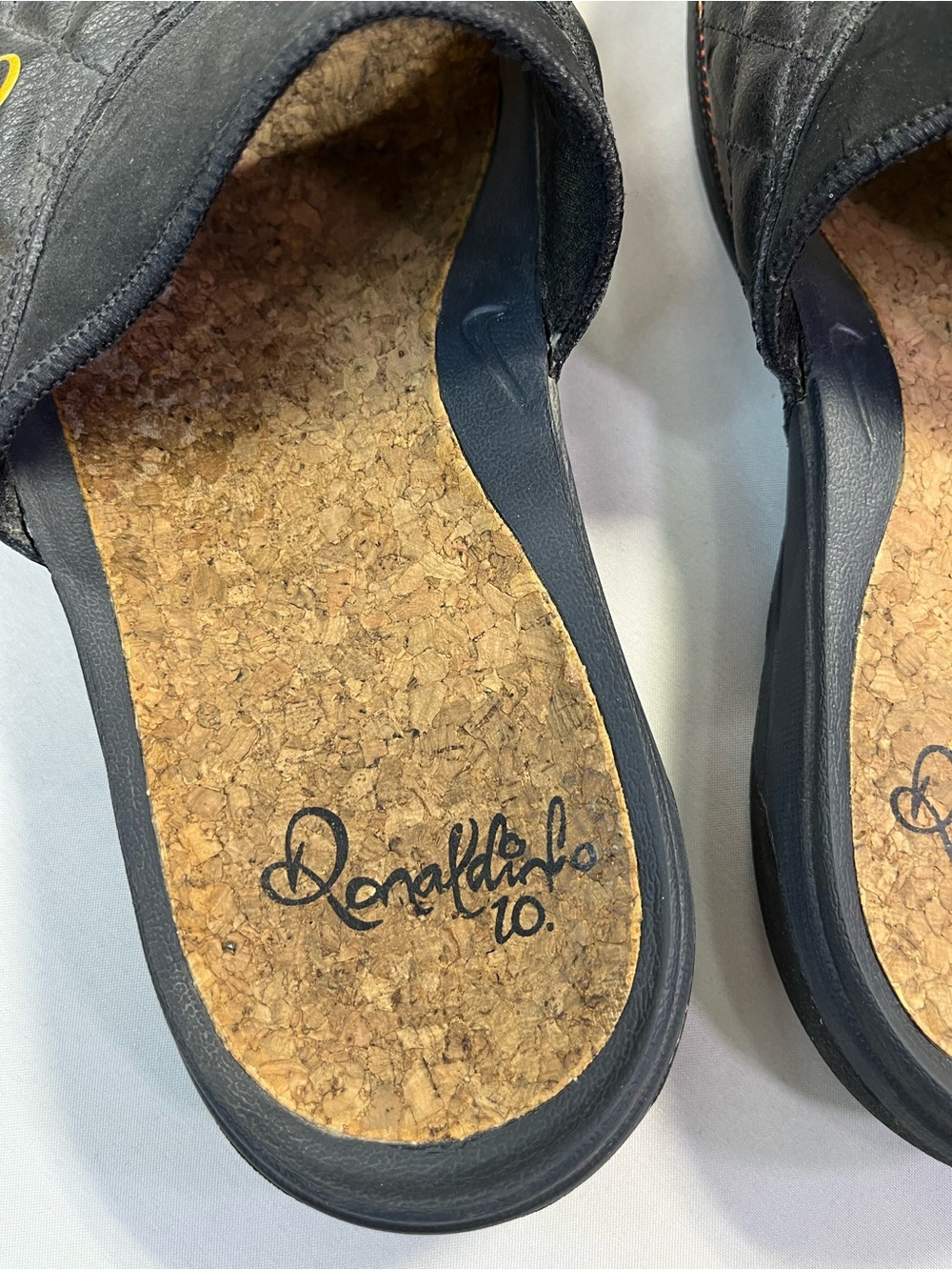 RARE! 2008 Nike Ronalndinho Slides Gold Brasil Bonito Black Soccer Flip Flops 7 - Picture 13 of 13
